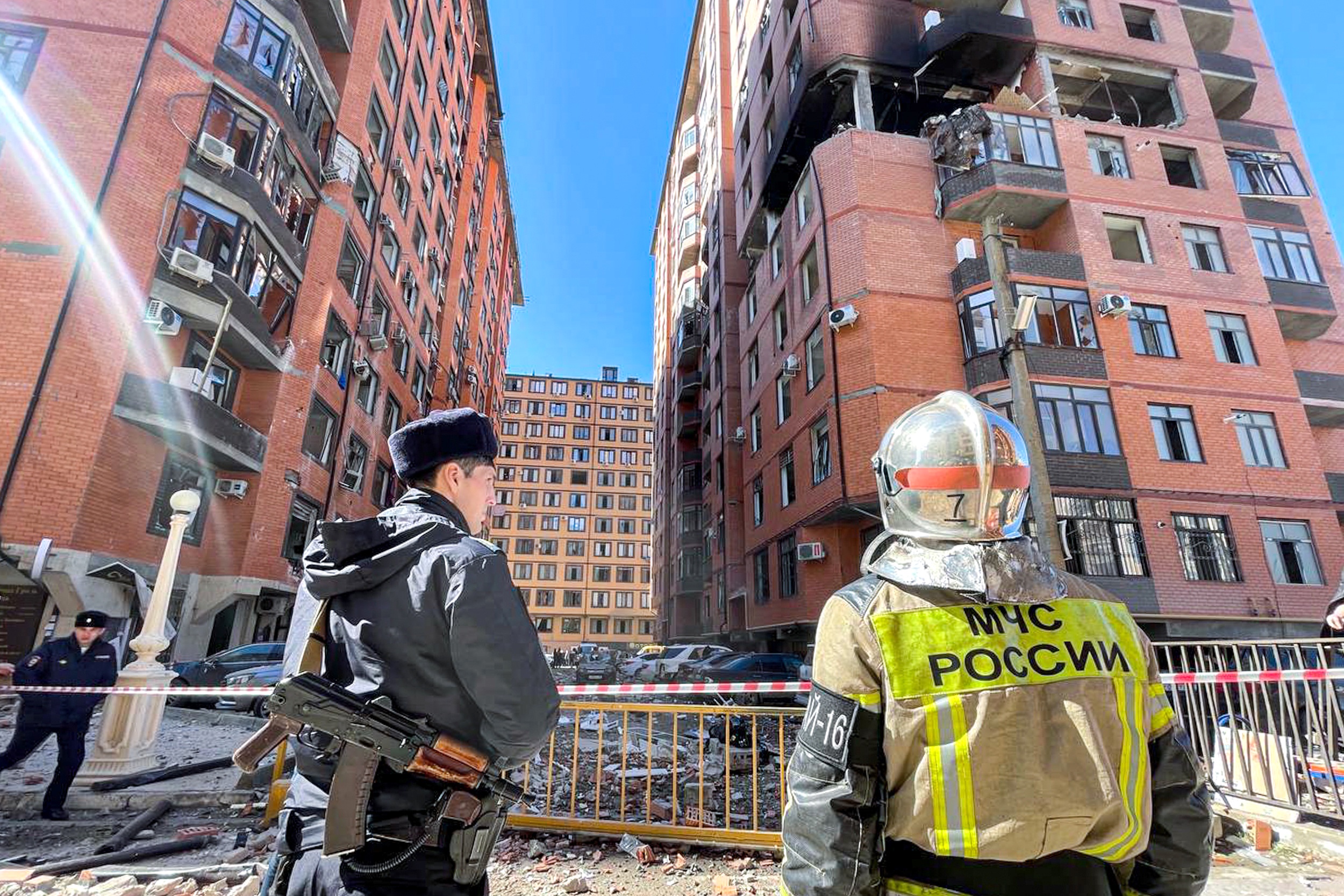 Дом в Махачкале, где произошел взрыв газа, почему-то обошли вниманием надзорные органы.